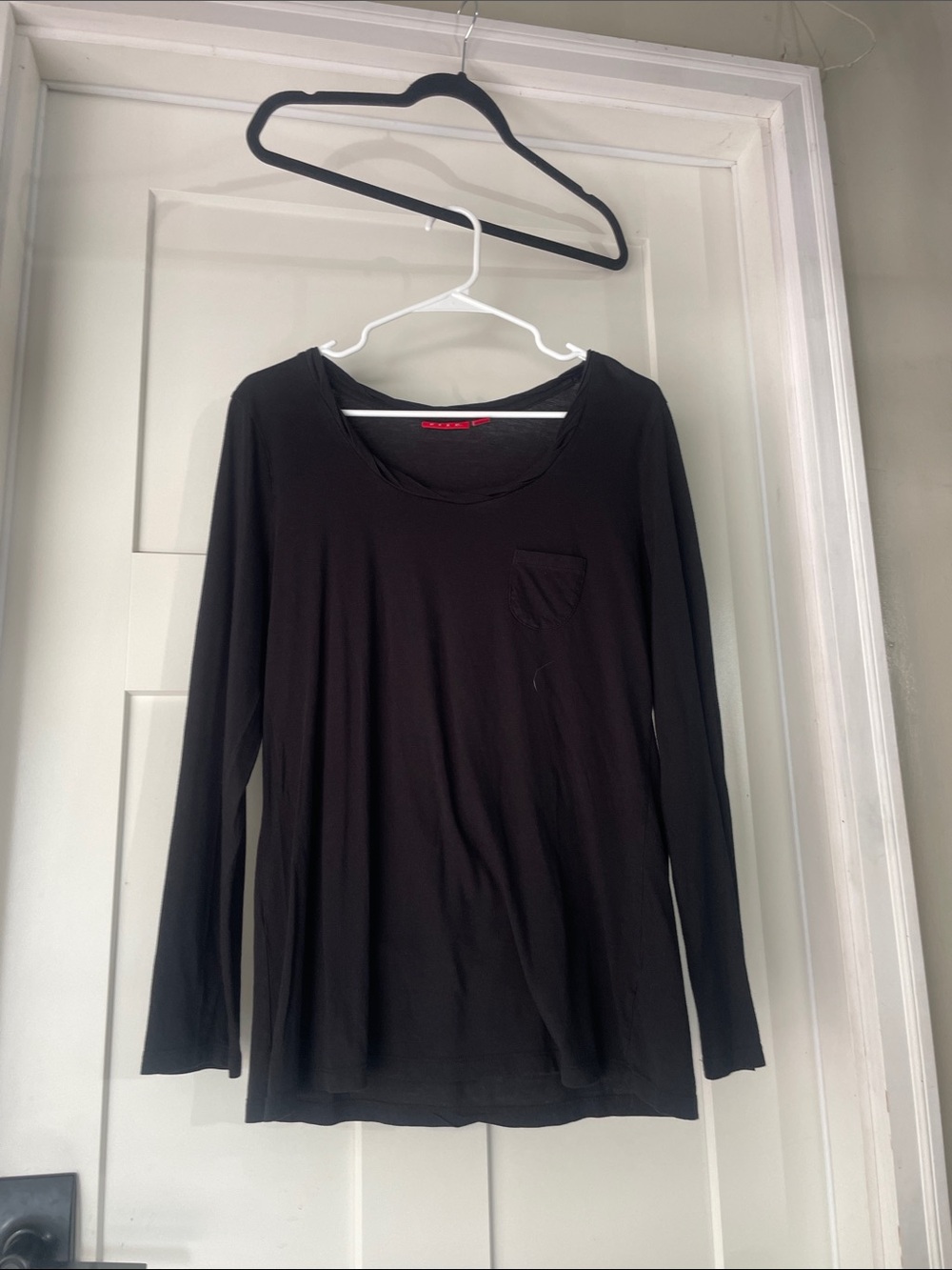 Elle Black Long-Sleeve Scoop Neck Pocket Tee